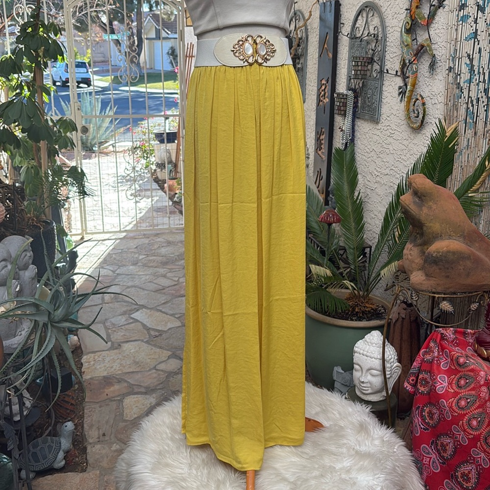✨✨FOREVER 21 YELLOW MAXI SKIRT✨✨